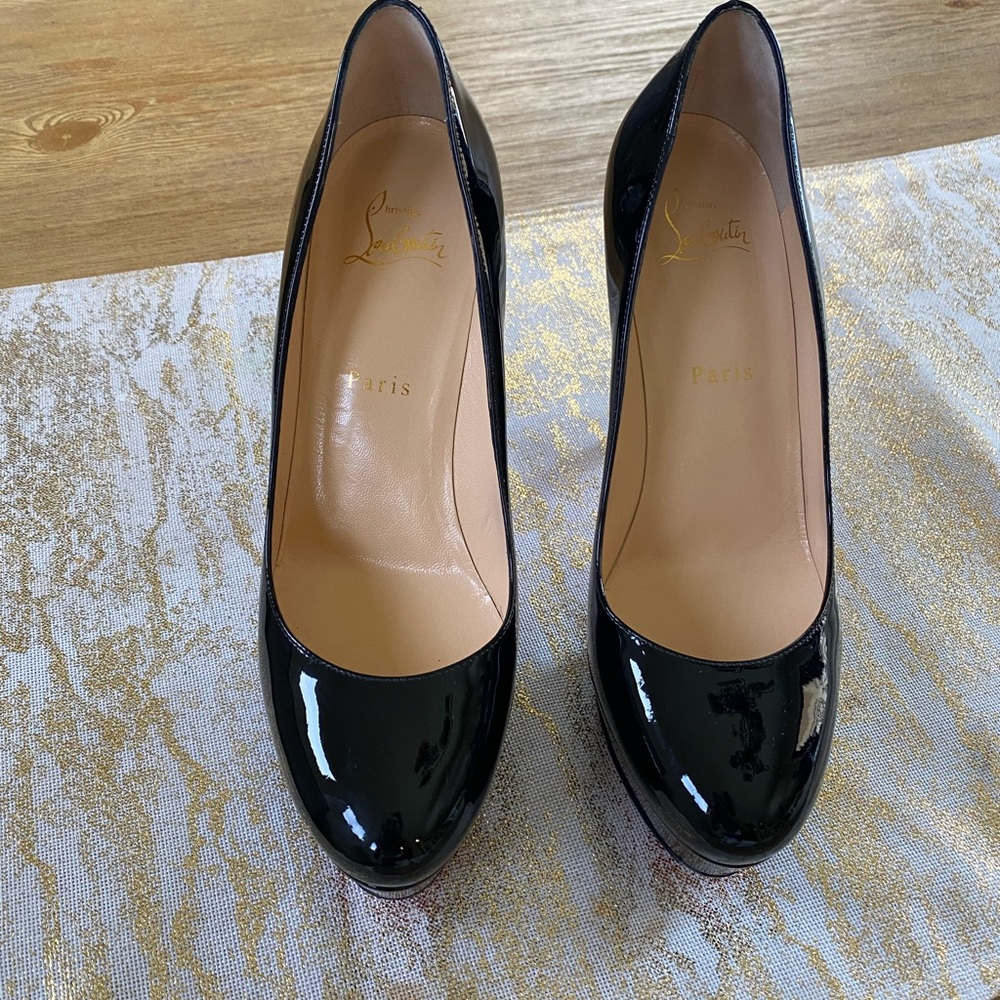 Christian Louboutin - Picture 2 of 8
